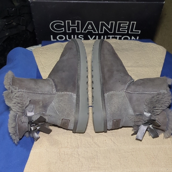 UGG Gray Women's Mini Bailey Bow II Winter Boots with Bow NOW ONLY $35 WOW - Picture 4 of 8